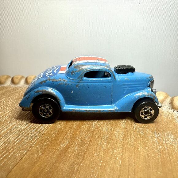 Hot Wheels Vintage Lot of 3 – Ford Oldie But Goodie, Bone Shaker Style, Corvette - Picture 5 of 11